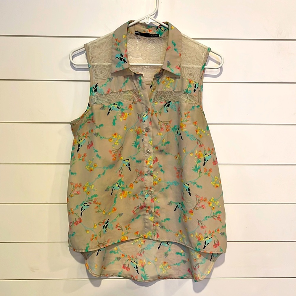Maurice’s sleeveless button down